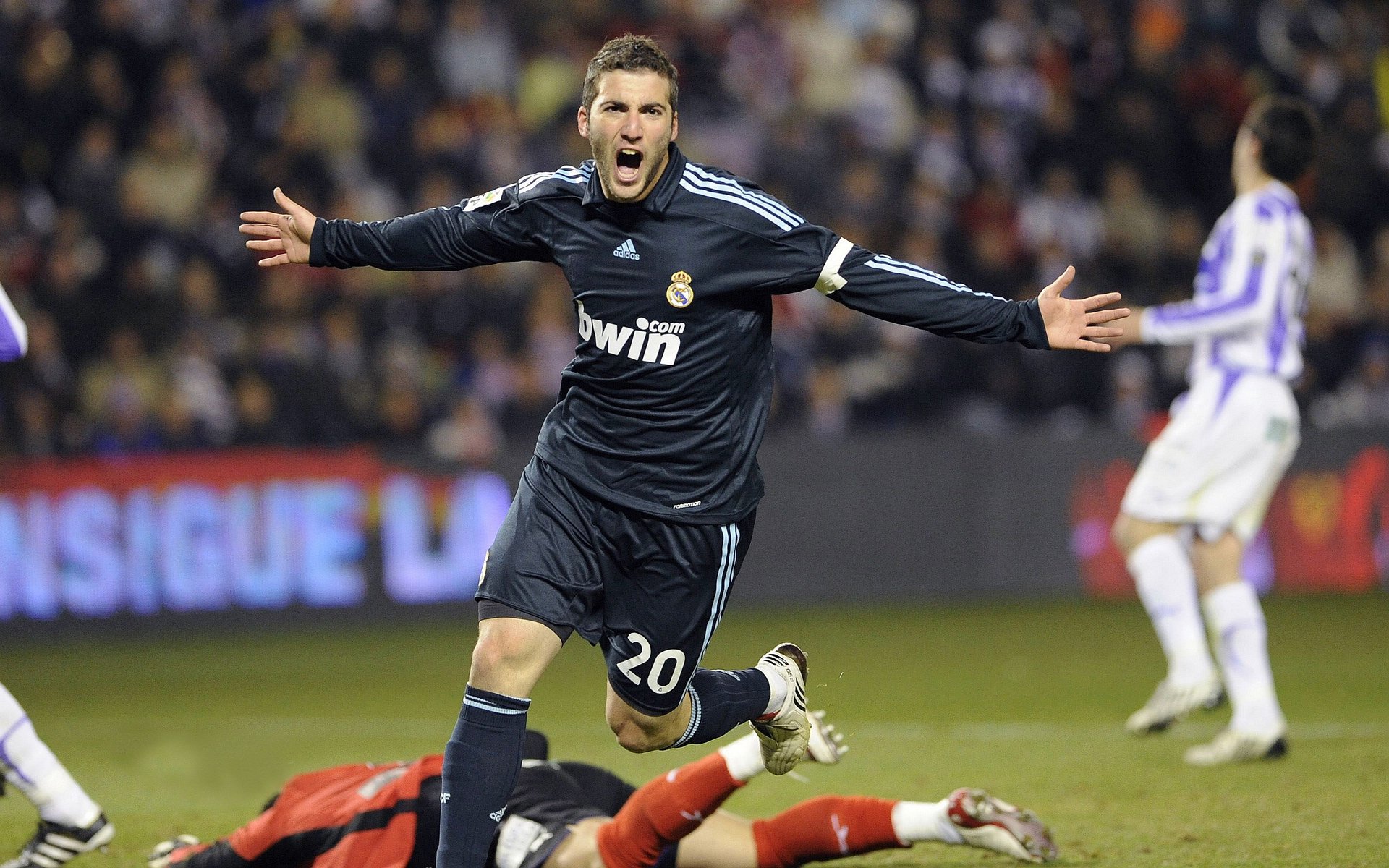 荷兰女足创造历史，逆转法国晋级四强，荷兰女足进步