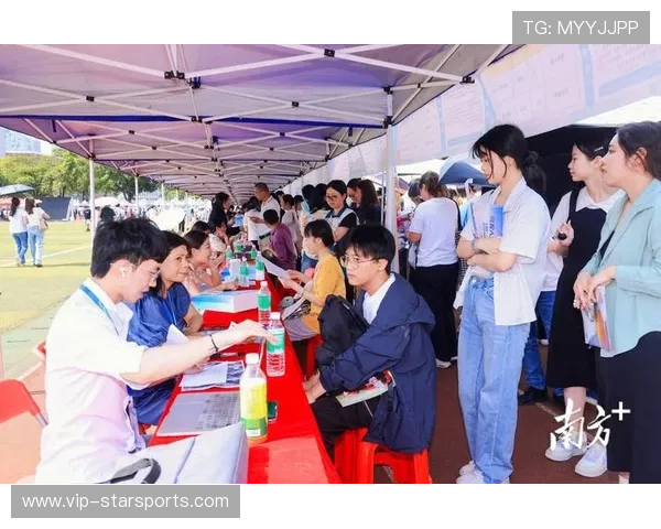 成都教师招聘考场跑步进场成为新闻焦点,成都教师招聘难度